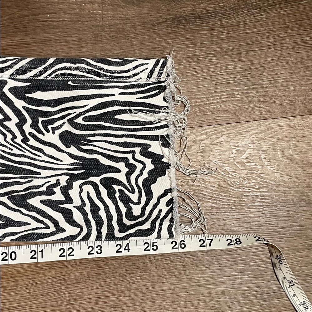 MOTHER High Waisted Rascal Ankle Frey in 'Hoofin It' White and Black Pattern - Picture 16 of 16